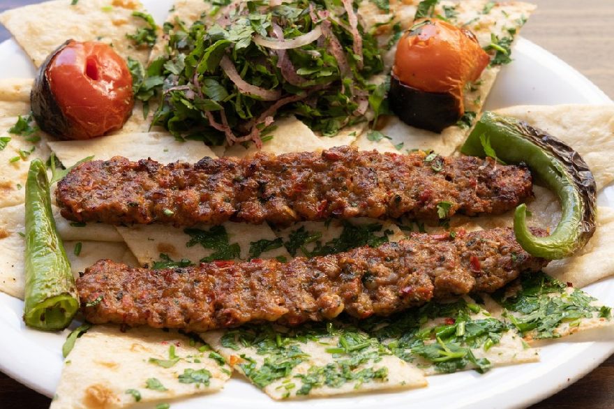 Leckeres türkisches Restaurant mit Grillgerichte, sowie Döner und Dürüm in Hamburg mit Lieferservice.